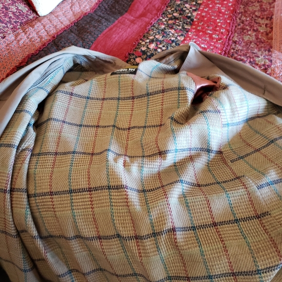 London Fog raincoat EUC size 16Reg w/zip out liner - Picture 4 of 6